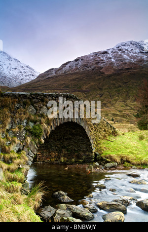 Butterbridge, drover's road à Glen Kinglas, Parc National des Trossachs, l'Écosse. Reste et d'être reconnaissants. Banque D'Images