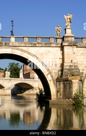 L'Italie, Rome, tibre, Sant'angelo bridge Banque D'Images