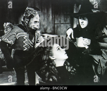 THE WIZARD OF OZ JE939 MGM film avec Judy Garland et Margaret Hamilton, comme la sorcière Banque D'Images