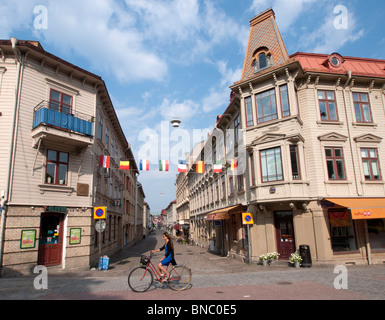 Voir de vieux bâtiments en bois sur les lieux historiques de Haga Haga Nygata street dans le district de Gothenburg Suède Banque D'Images