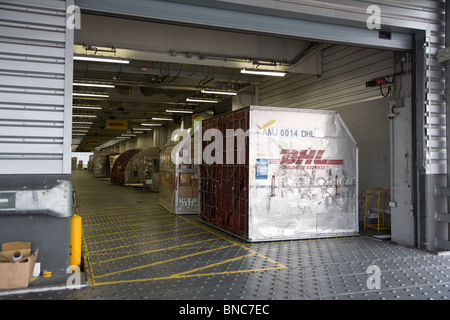 Centre logistique DHL entrepôt Hong Kong Banque D'Images