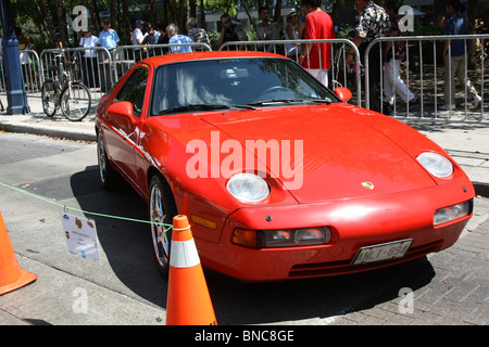 1988 rouge Porsche 928 s4 Banque D'Images