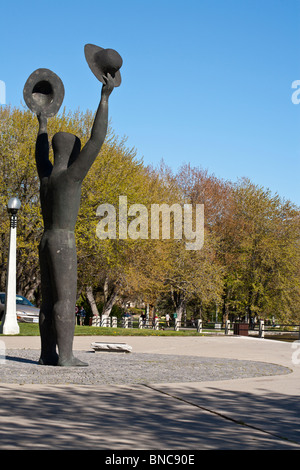 Netherlands-Canada Liberation Monument : l'homme aux deux chapeaux de derrière Banque D'Images