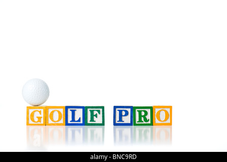 Enfants colorés blocks spelling GOLF PRO avec balle de golf Banque D'Images