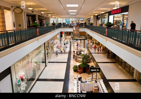 L'intérieur de King of Prussia Mall, près de Philadelphie, PA, USA Banque D'Images