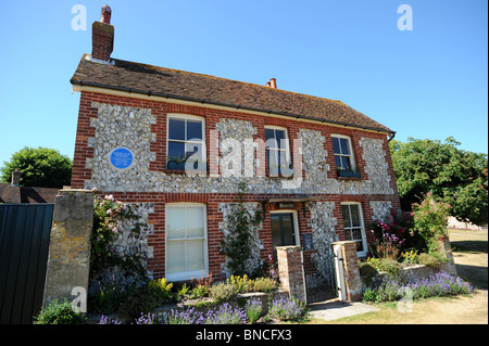 Pendrills un chalet au doyen d'une blue plaque pour Sherlock Holmes en disant qu'il n'y a pris sa retraite en 1903. Banque D'Images