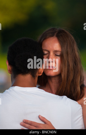 La danse de couple à l'extérieur à l'Hofgarten à Munich Banque D'Images