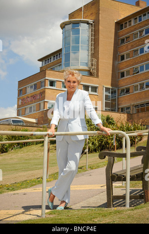 Celebrity Angela RIppon a photographié à Anciens Combattants aveugles UK sur la côte sud près de Brighton. Banque D'Images