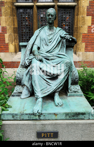 Statue de William Pitt le Jeune à Pembroke College, Cambridge, England, UK Banque D'Images