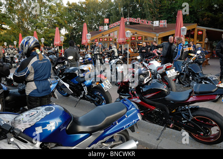 Spinner-Bruecke bridge, le plus grand de Berlin et d'Allemagne les plus célèbre point de rencontre des motards et moto, Berlin, Allemagne, Europe. Banque D'Images