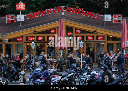 Spinner-Bruecke bridge, le plus grand de Berlin et d'Allemagne les plus célèbre point de rencontre des motards et moto, Berlin, Allemagne, Europe. Banque D'Images