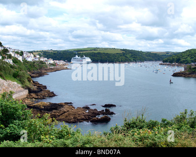 Vue de St Catherine Château jusqu'à la rivière Fowey, Cornwall, UK Banque D'Images