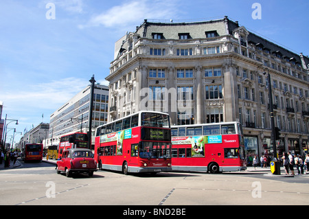 Les bus de Londres, Oxford Circus, Oxford Street, City of Westminster, London, England, United Kingdom Banque D'Images