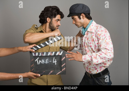 La représentation des acteurs Gabbar Singh et Dev Anand sur un décor de cinéma Banque D'Images