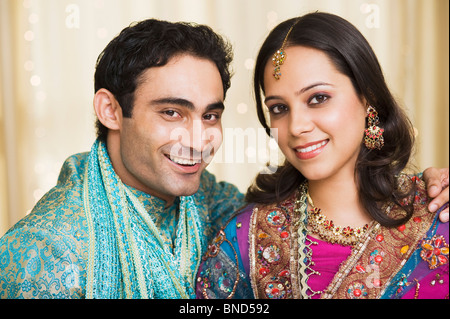 Couples célébrant Diwali festival Banque D'Images