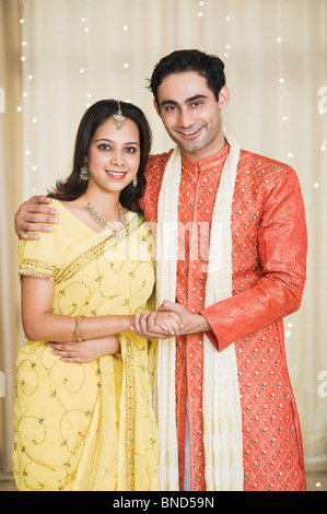 Couples célébrant Diwali festival Banque D'Images