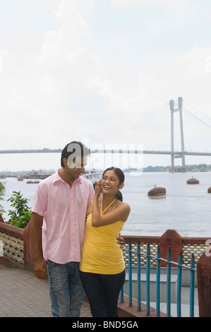 Germany avec un pont en arrière-plan, Vidyasagar Setu, fleuve Hooghly, Kolkata, West Bengal, India Banque D'Images