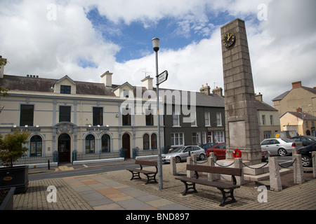 Place de l'église et monument aux morts Rathfriland County Down Irlande du Nord uk Banque D'Images