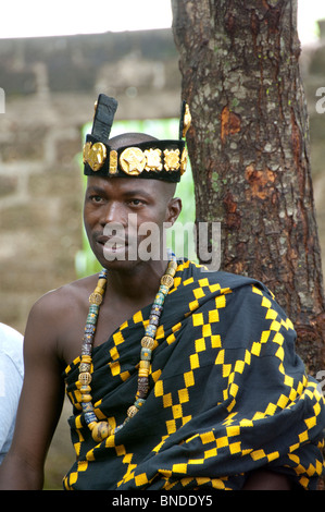 L'Afrique, Togo, Kpalime Valley. Le réseau est un village rural. Les anciens rituel de bienvenue cérémonie, chef de tribu. Banque D'Images