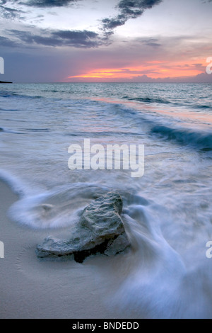 Un magnifique coucher de soleil dans les Caraïbes Banque D'Images