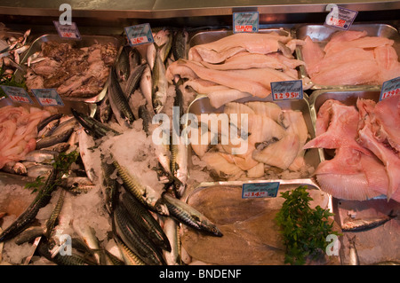 Ashton's Fish Shop, marché de Cardiff, Cardiff, Pays de Galles, Royaume-Uni, Europe Banque D'Images