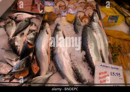 Ashton's Fish Shop, marché de Cardiff, Cardiff, Pays de Galles, Royaume-Uni, Europe Banque D'Images