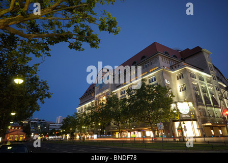 KaDeWe, magasin de la Karstadt-groupe, sur la place Wittenbergplatz, Tauentzienstasse, Schöneberg, Berlin, Allemagne. Banque D'Images