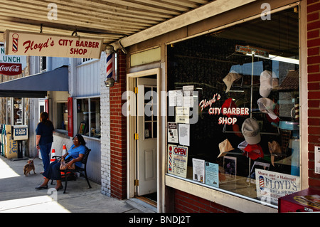 Floyd's Barber Shop au centre-ville de Mount Airy, Caroline du Nord. Banque D'Images