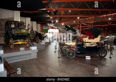 Véhicules dans le Beaulieu Motor Museum. Ancien combattant et vintage Banque D'Images