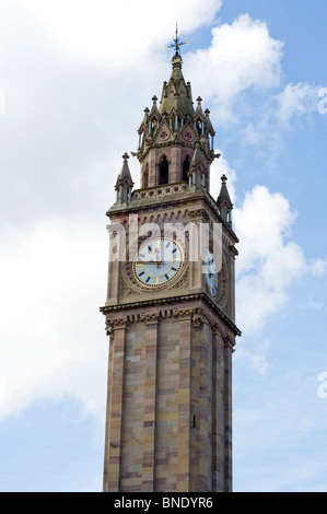 L'Albert Memorial Clock situé dans le Queens Square dans le centre-ville de Belfast, en Irlande du Nord. Banque D'Images