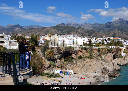 Balcon de l'Europe et le littoral, Nerja, Costa del Sol, la province de Malaga, Andalousie, Espagne, Europe de l'Ouest. Banque D'Images