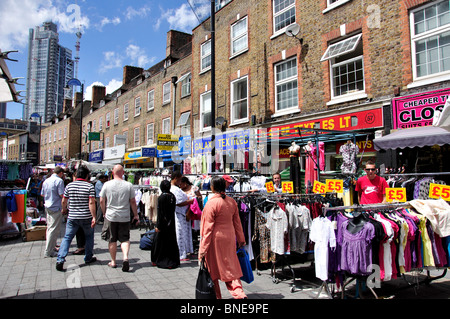 Marché de Spitalfields, Petticoat Lane, le quartier londonien de Tower Hamlets, Londres, Angleterre, Royaume-Uni Banque D'Images