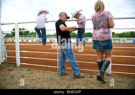 Visite de la famille d'érythroblastopénie rodéo club à Petite-ville, Bridgeport, Texas USA Banque D'Images