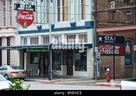 Star célèbre drug store avec la plus vieille enseigne au néon Coca Cola centre-ville de Galveston, Texas, États-Unis Banque D'Images