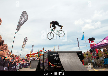 Royaume-uni, ANGLETERRE - l'Animal BMX Freestyle BMX Bike Tour à Eastbourne Extreme. Banque D'Images