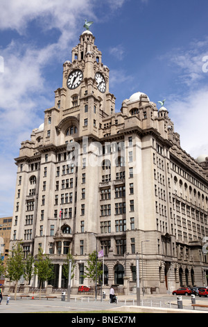 Façade de la Royal Liver Building de la docks Liverpool Merseyside UK Banque D'Images