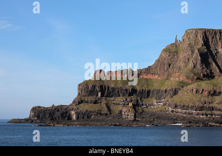 Voir d'éperon rocheux à côté de Giant's Causeway, comté d'Antrim, en Irlande du Nord Banque D'Images