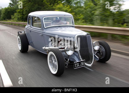 Ford 34 Hot Rod - Fenderless hard top 5 coupe fenêtre ouverte avec baie moteur recto verso, 40s et 50s style rod Banque D'Images