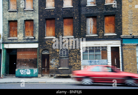 Maison victorienne avec terrasse vide barricadés dans le sud de Londres SE1 England UK Banque D'Images