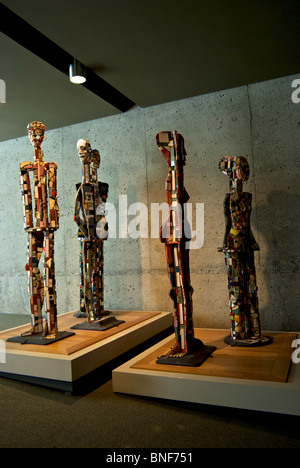 Artiste Sally Michener technique mixte sculpture céramique verre pièce musée d'anthropologie de l'université Banque D'Images