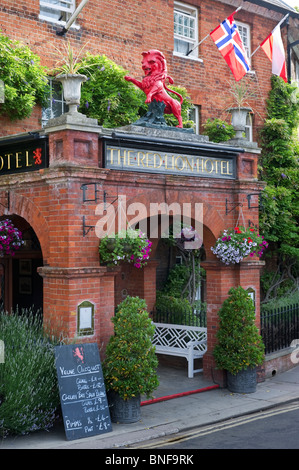 Le Red Lion est un monument bien connu et l'hôtel et pub restaurant à Henley on Thames . Banque D'Images