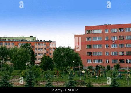 Immobilier résidentiel, bloc d'appartements dans la province de Basse Silésie, Brzeg Dolny, Pologne Banque D'Images