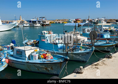 Bateaux de pêche dans le port de Protaras, Chypre Banque D'Images