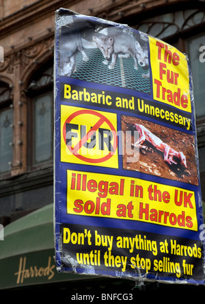 Protestation anti-fourrure à l'extérieur de Harrods, Londres Banque D'Images