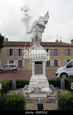 La PREMIÈRE GUERRE MONDIALE War Memorial à Mons, SW France Banque D'Images