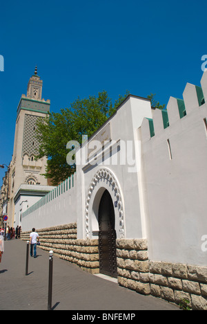 Porte de la mosquée de théologie à l'Institut de mosquée de Paris Quartier Latin Paris France Europe Banque D'Images