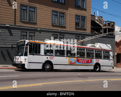 Moteur électrique à faible émission San Francisco bus MUNI Banque D'Images