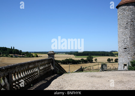 Château de Chillac, Charente, SW France, avec vue vers le nord sur la campagne Banque D'Images