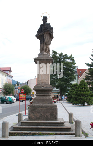 Statue dans la Vieille-Ville, Roznov, République Tchèque Banque D'Images