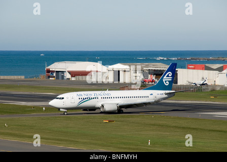 Air New Zealand Boeing 737-300 à l'Aéroport de Wellington, Île du Nord, Nouvelle-Zélande Banque D'Images